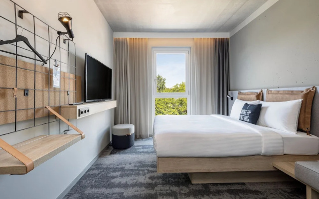 Moxy Simmern