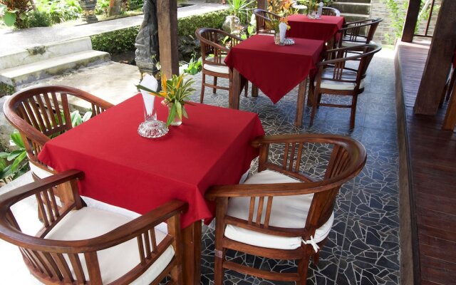 Tepi Sungai Guesthouse & Restaurant