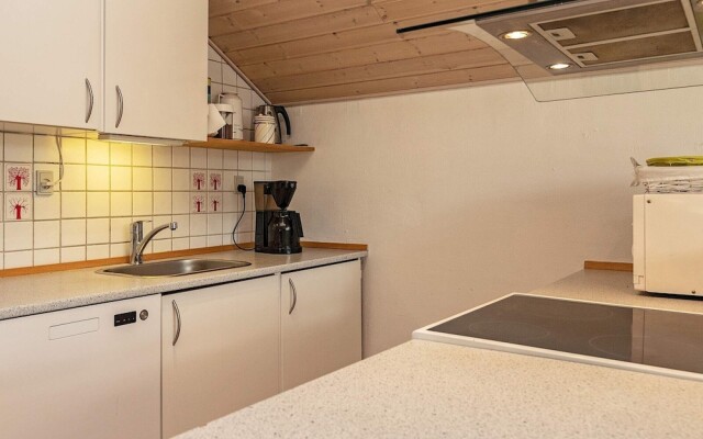 Vibrant Holiday Home in BlÃ¥vand near Sea