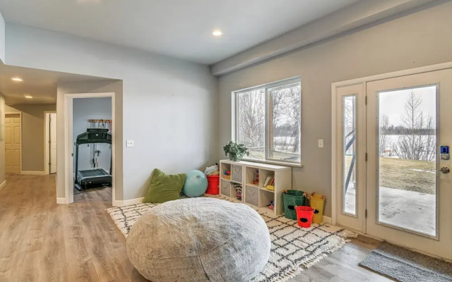 Palmer Apartment w/ Peaceful Pond & Kayaks!