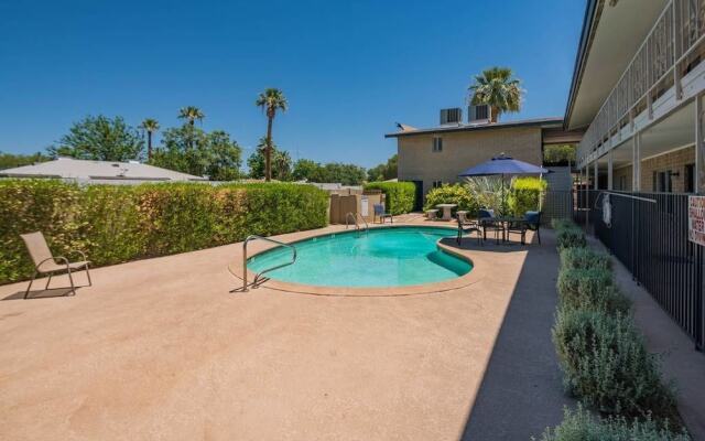 Relaxing 2BR Pool by WanderJaunt