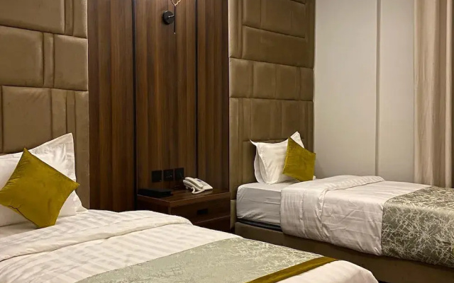 Diamond Corners Circular Hotel