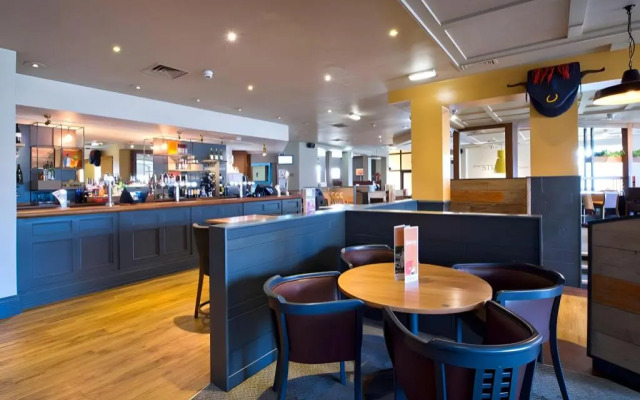 Premier Inn Livingston (M8/J3)