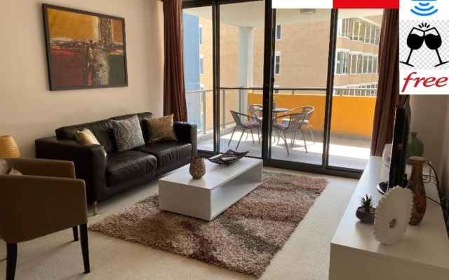 Arena Resort Style Exec Free Netflix Wifi Wine – Guest Rooms – Perth