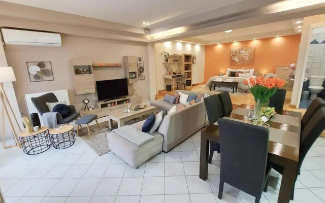 Unique, Stylish Studio near Beaches