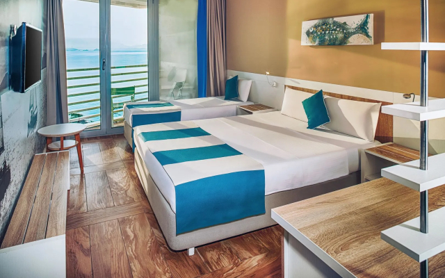Carine Hotel Delfin