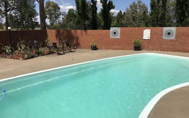 Castlereagh Motor Inn