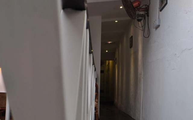Monkey Motel & Café