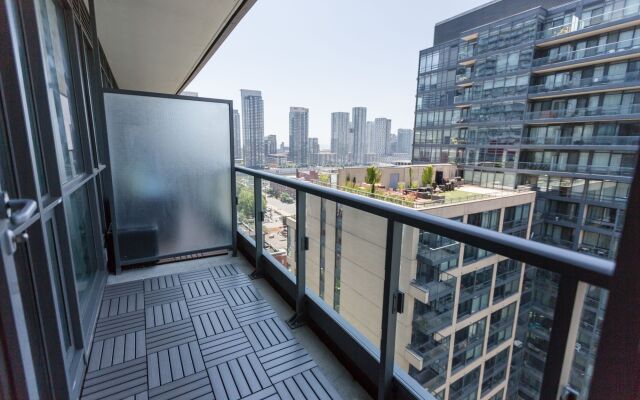 Applewood Suites - 2 BDRM King & Spadina