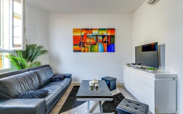 Beautiful Modern 3 Bedroom Apartment in Center