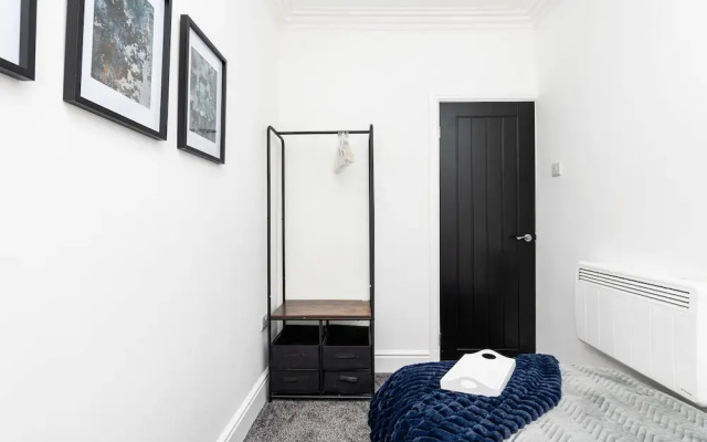 2 Bedroom Apartment-free Parking