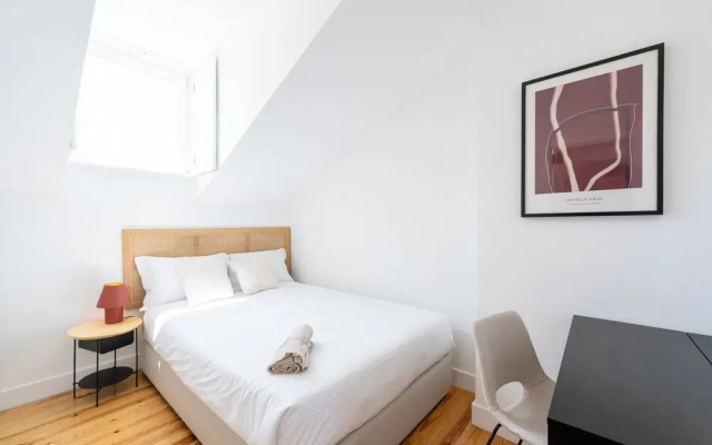 Sunny Lisbon Apartments by SoulPlaces