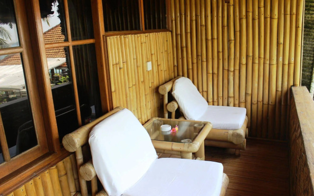 Anom Beach Hotel