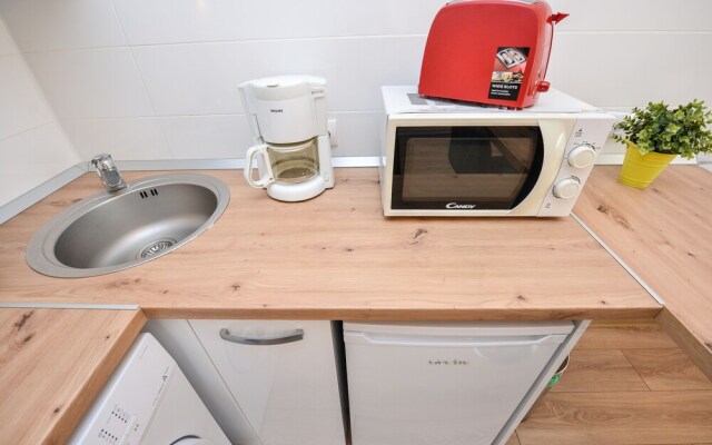 Candy Studio - Cismigiu Gardens - Quiet Room - Open Kitchen -smart Tv