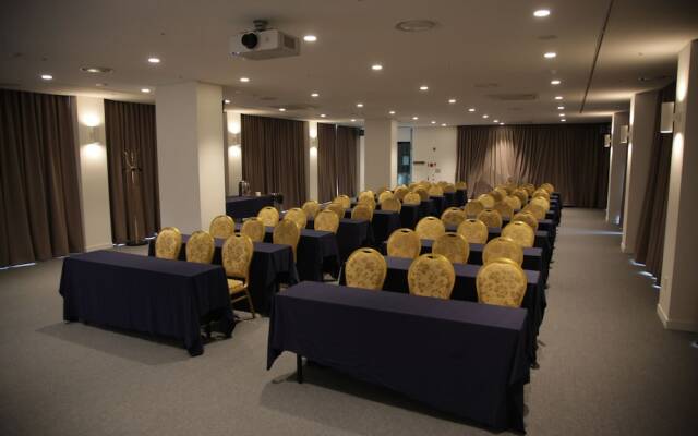Adonis Hotel
