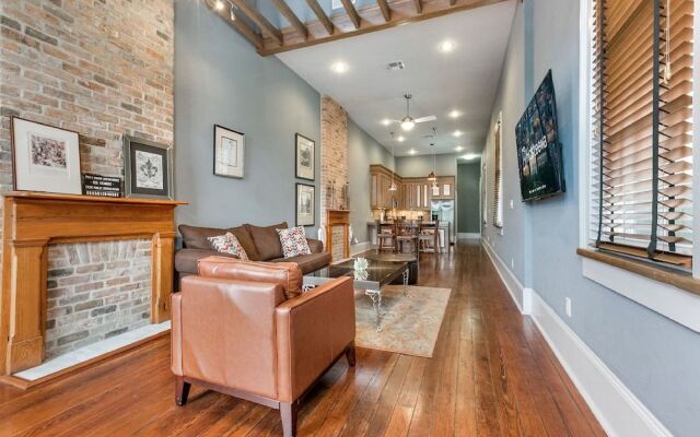 Hosteeva 2BR Steps to St. Charles Ave