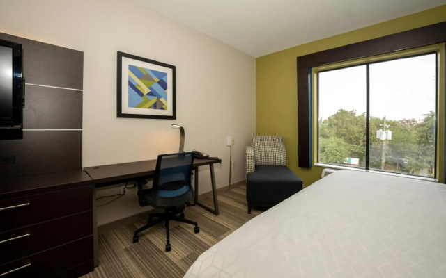 Holiday Inn Express & Suites Deer Park by IHG
