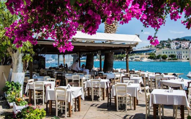 Theano Hotel