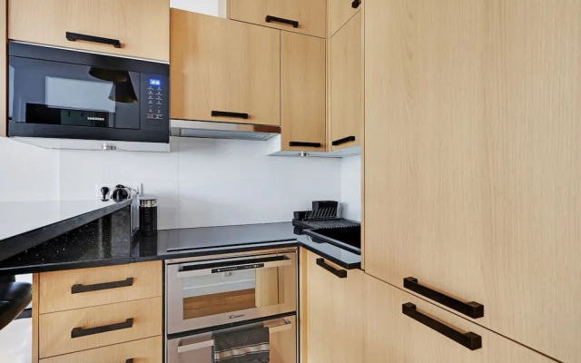 Modern Brunel Classic 1 Bed Apt With Balcony in Paris