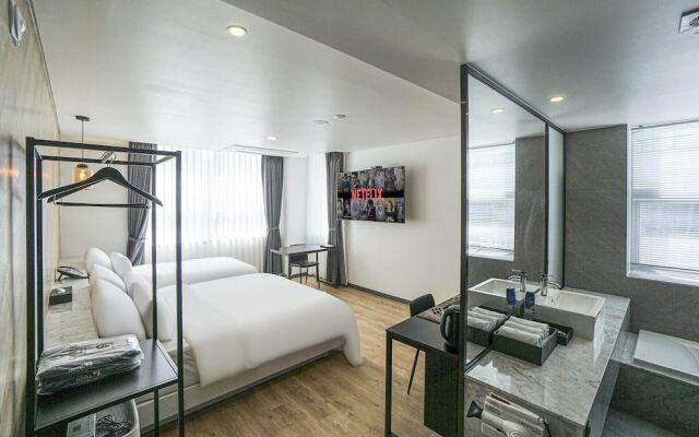 Wall Hotel Cheonan Cheongsu