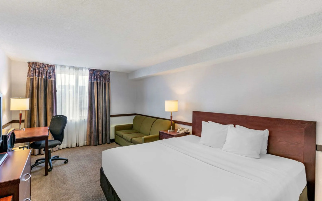 Quality Hotel & Suites Montreal East