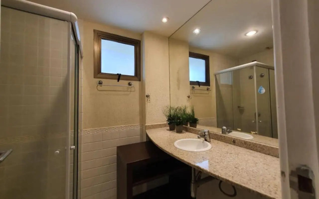 Copacabana e Ipanema, a 200 metros do MAR