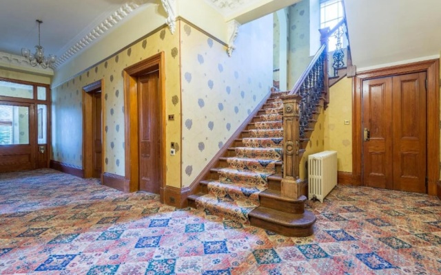 OYO Ashlea Manor