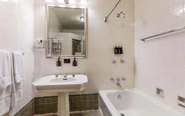 Pullman Singapore Hill Street