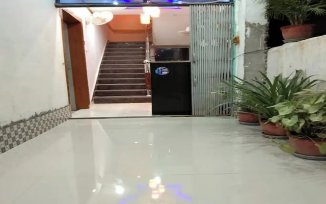 Goroomgo New Ashiyana Palace Varanasi