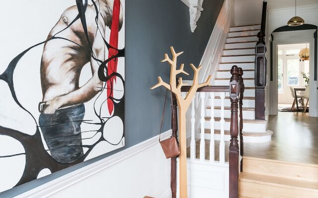 Beautiful, Grand House - Modern Art-Filled Interior