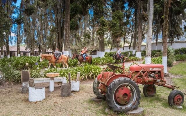 Hosteria Hacienda Pinsaqui