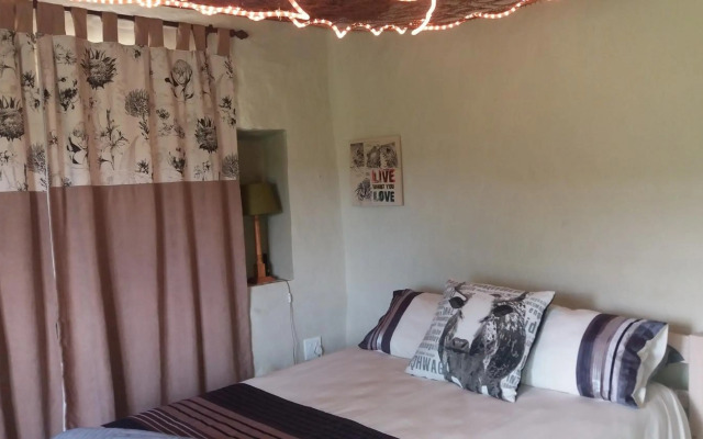 Die Hoenderhok And Die Plaashuisie