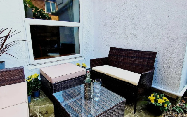 Large Family Getaways Metres From the Beach