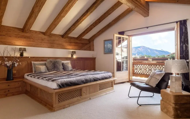 Elegant Chalet Near Slopes & Village