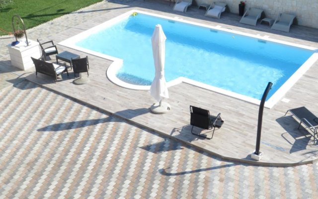 Banic Apartments With Pool