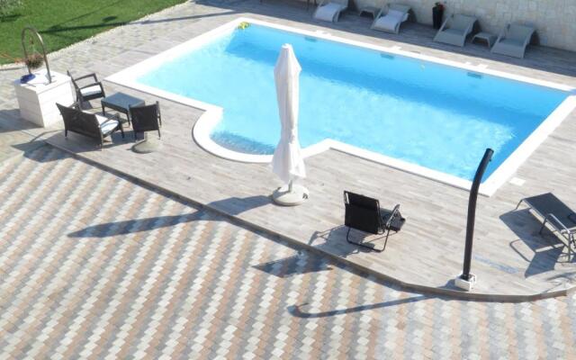 Banić Apartments with pool