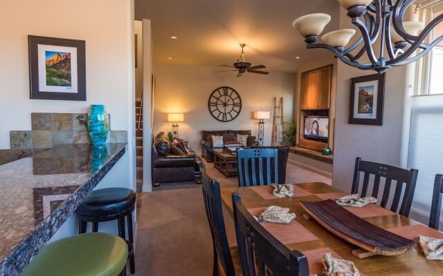 Lava Falls at Entrada Vacation Rentals