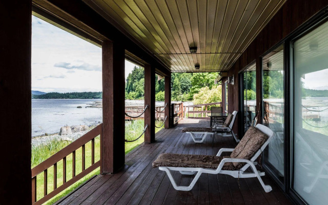 Tsa-Kwa-Luten Lodge