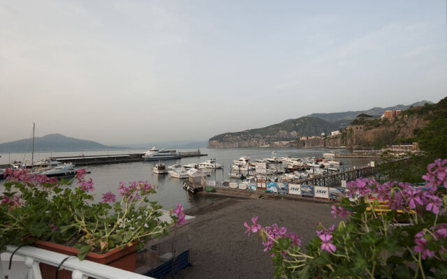 Surriento Suites