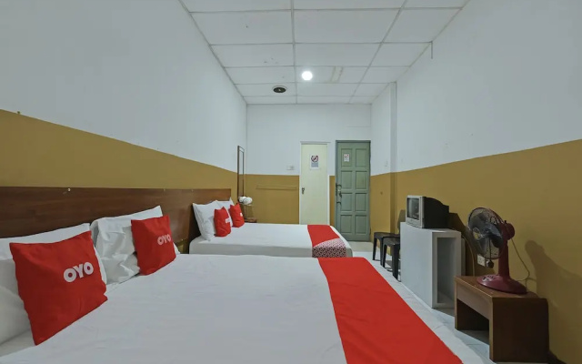 OYO 90794 Maple Hotel