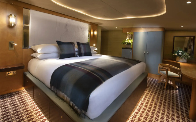 Fingal - A Luxury Floating Hotel