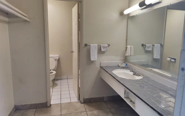 Best Inn & Suites