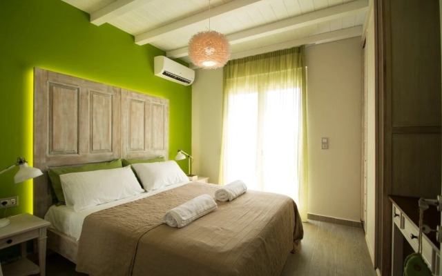 Seabreeze Villa - with Jacuzzi & heated pool