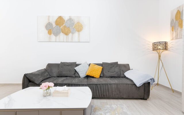 Whitesage - Stylish Retreat in JVC with Designer Swimming Pool