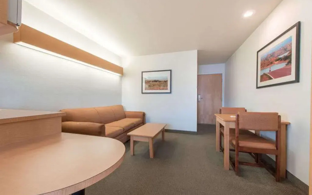 Microtel Inn & Suites By Wyndham Altus