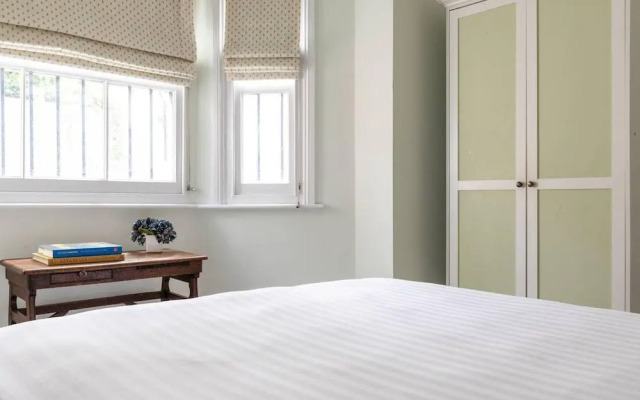 Warwick Gardens II by onefinestay