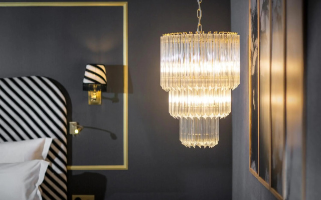 Snob Hotel