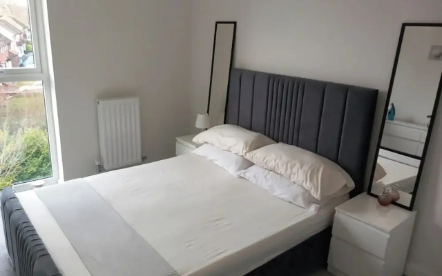 Tranquil Loughton Apartment Retreat