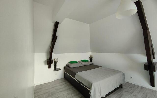 Les Lofts De Provins: Apt 4