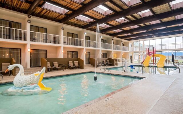 Ramada Plymouth Hotel And Conference Center